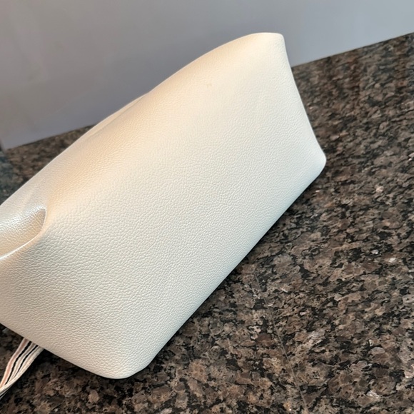 DKNY Hanley Hobo Cream Leather Bag with Gold Accents and guitar strap NWT - Picture 7 of 16